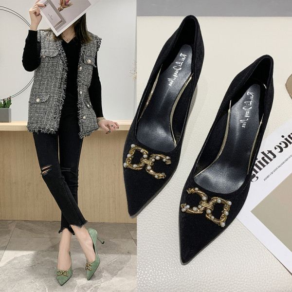 Stilingi moteriški batai plonu kulnu ir metaliniu elementu – pagaminti iš eko zomšos