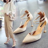 Stílusos női szandál hegyes modell és pántok eco velúrból