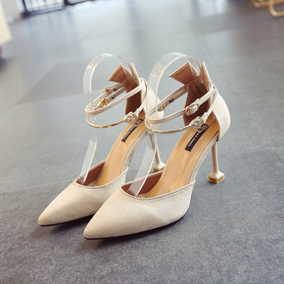 Stílusos női szandál hegyes modell és pántok eco velúrból