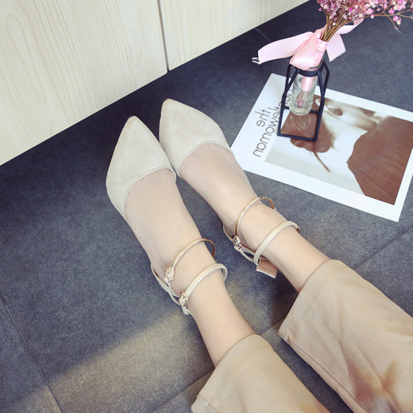 Stílusos női szandál hegyes modell és pántok eco velúrból