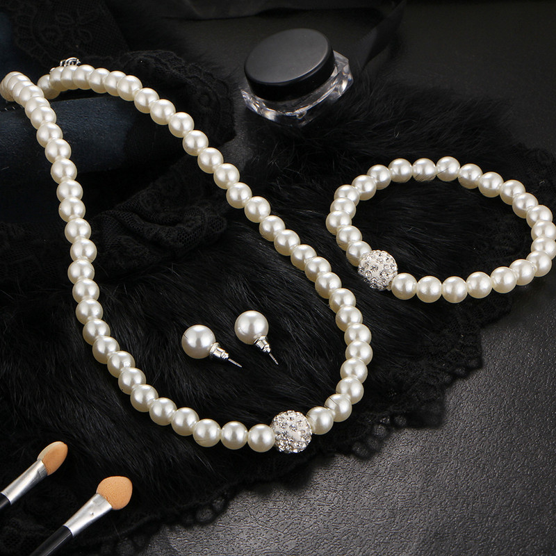 Елегантен дамски комплект от колие, обеци и гривна от перли 