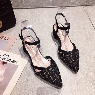 Γυναικεία σανδάλια με χαμηλό τακούνι