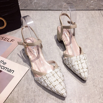 Γυναικεία σανδάλια με χαμηλό τακούνι