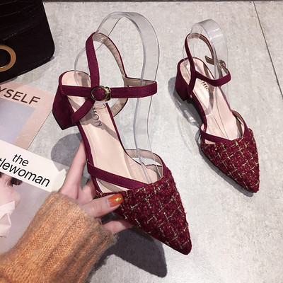 Γυναικεία σανδάλια με χαμηλό τακούνι