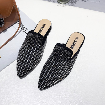 Γυναικείες παντόφλες μυτερό μοντέλο με διακοσμιτικές πέτρες