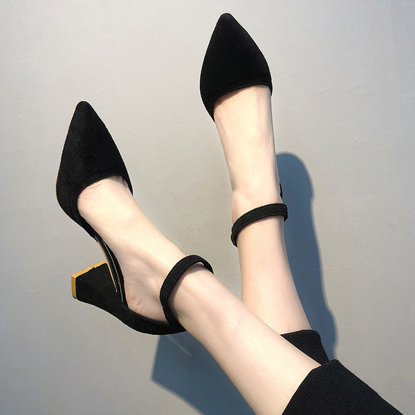 Γυναικεία  μοντέρνα παπούτσια με χοντρό τακούνι