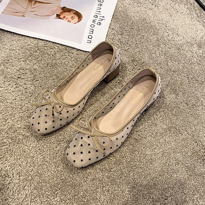 Ανοιξιάτικα γυναικεία παπούτσια με κορδέλες και επίπεδη σόλα