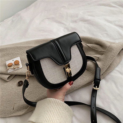 Καθημερηνή γυναικεία τσάντα με μεταλλική στερέωση