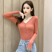 Ikdienas sieviešu blūze ar pogām un špica kakla izgriezumu