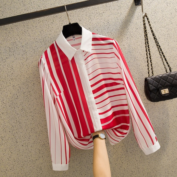 Modernūs dryžuoti moteriški marškiniai su klasikine apykakle ir ilgomis rankovėmis