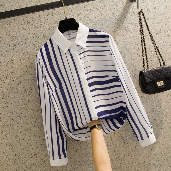 Modernūs dryžuoti moteriški marškiniai su klasikine apykakle ir ilgomis rankovėmis