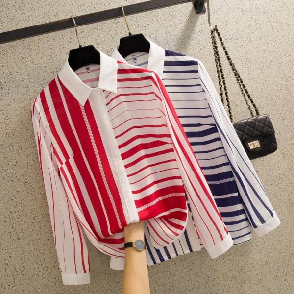 Modernūs dryžuoti moteriški marškiniai su klasikine apykakle ir ilgomis rankovėmis