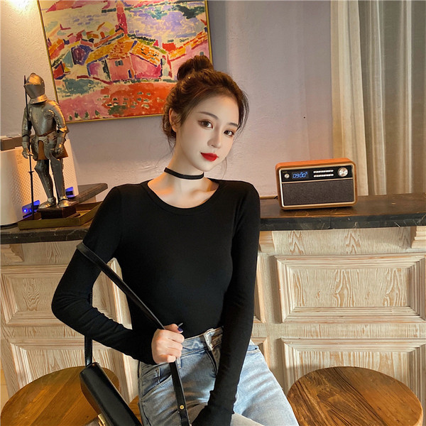 Lezser női blúz visszavágott ovális nyakkivágással