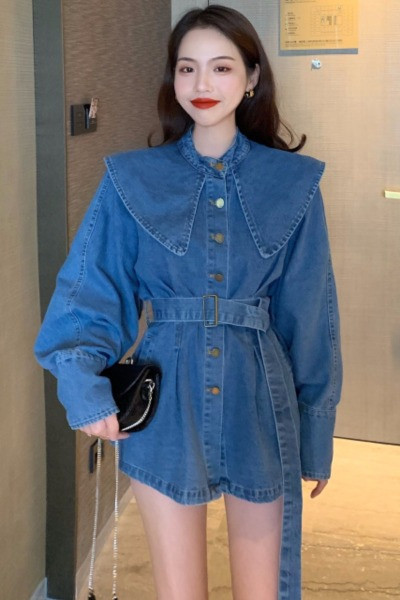 Sieviešu džinsa kleita ar pogām un jostiņu