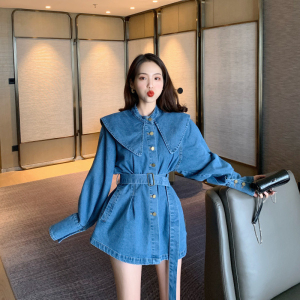 Sieviešu džinsa kleita ar pogām un jostiņu