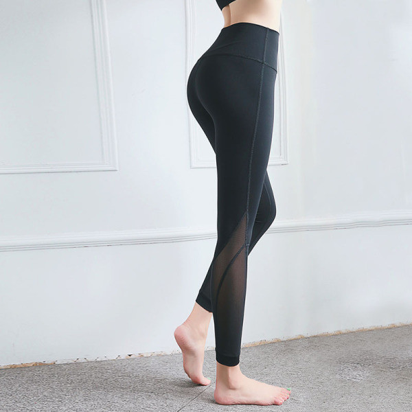 Gyorsan száradó és légáteresztő anyagból készült női sportleggings