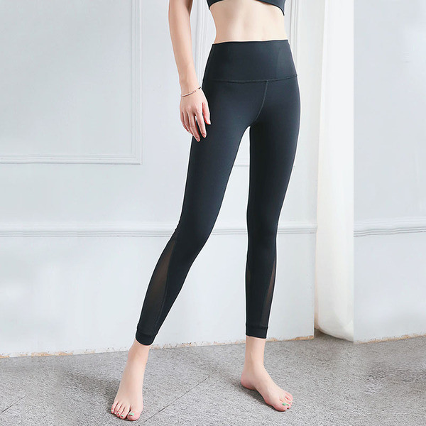 Gyorsan száradó és légáteresztő anyagból készült női sportleggings