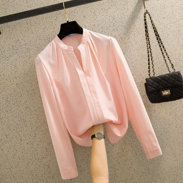 Stilingi moteriški marškiniai su špico iškirpte ir ilgomis šifono rankovėmis