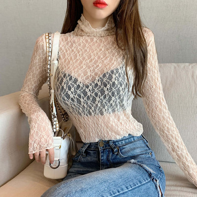 Liibuv naiste pitspluus kõrge kraega