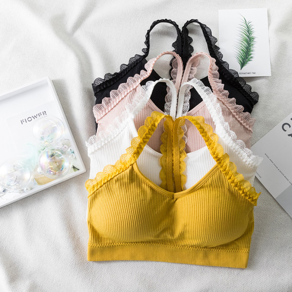 Moteriška laisvalaikio krūtinė, pasiūta iš velveto džersio su nėriniais