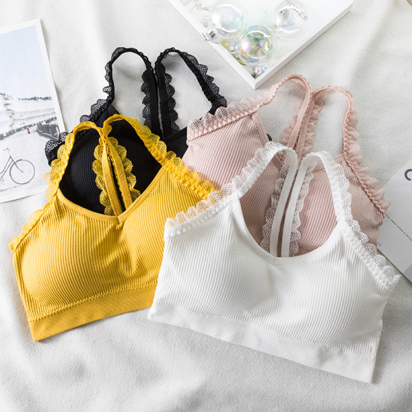 Moteriška laisvalaikio krūtinė, pasiūta iš velveto džersio su nėriniais