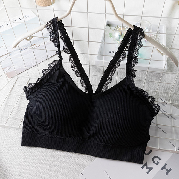 Moteriška laisvalaikio krūtinė, pasiūta iš velveto džersio su nėriniais