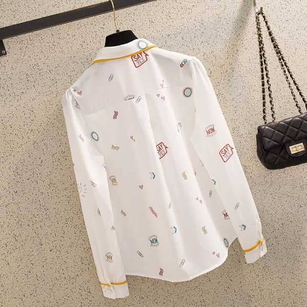 Sieviešu krekls ar klasisku apkakli un garām piedurknēm