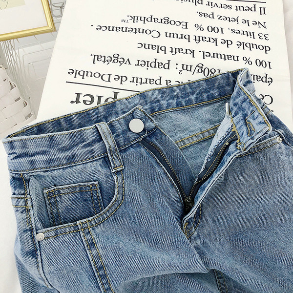 Modernus moteriškas sijonas aukštu juosmeniu ir sagtimis