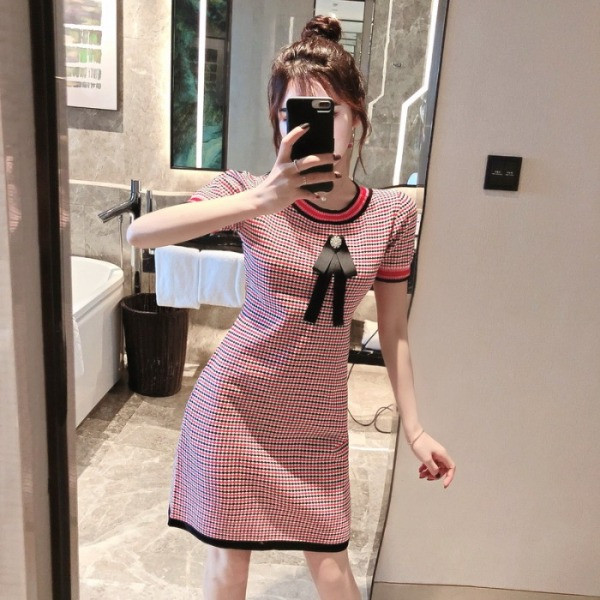 Vékony kötés retro stílusú női ruha