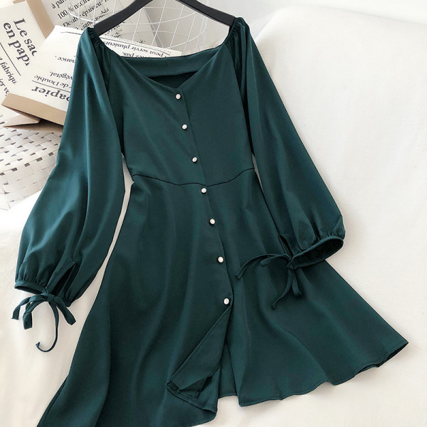 Ikdienas sieviešu kleita ar pogām un špica kakla izgriezumu