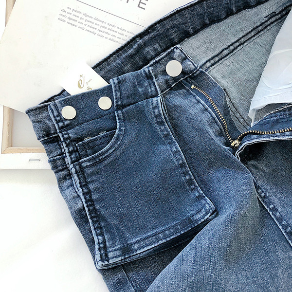 Pieguļoši sieviešu džinsi ar augstu vidukli un kabatu