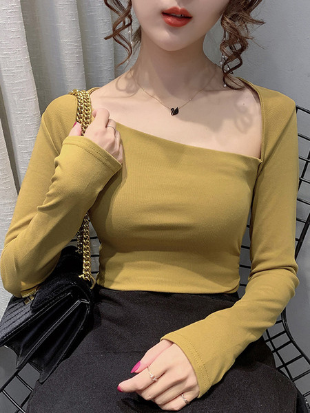 Modern női blúz hosszú ujjal és csupasz váll