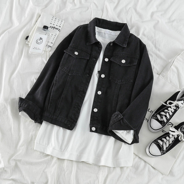 Klassikaline must taskute ja nööpidega teksajakk