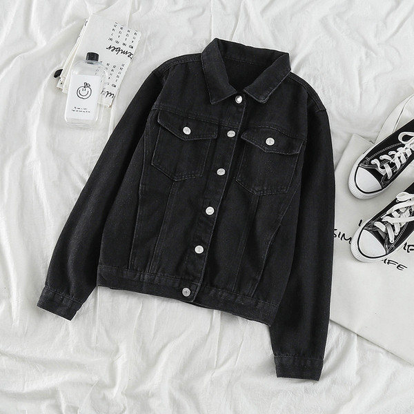 Klassikaline must taskute ja nööpidega teksajakk