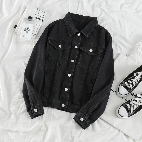 Klassikaline must taskute ja nööpidega teksajakk