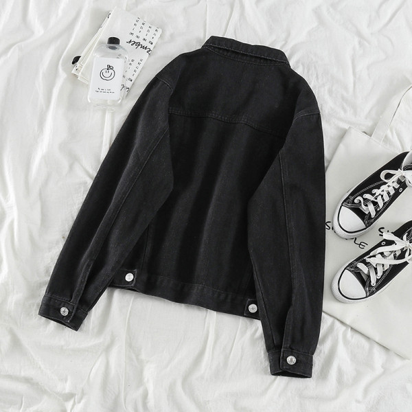 Klassikaline must taskute ja nööpidega teksajakk