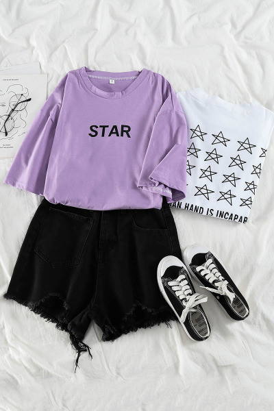 Női alkalmi póló ovális nyakkivágással, rövid ujjakkal és feliratokkal