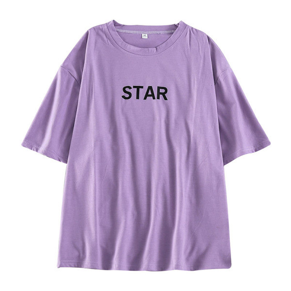 Női alkalmi póló ovális nyakkivágással, rövid ujjakkal és feliratokkal