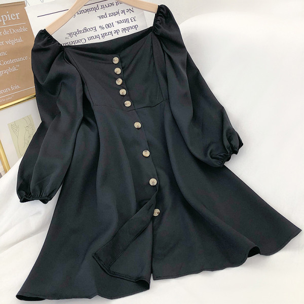 Tavaszi női ruha gombokkal