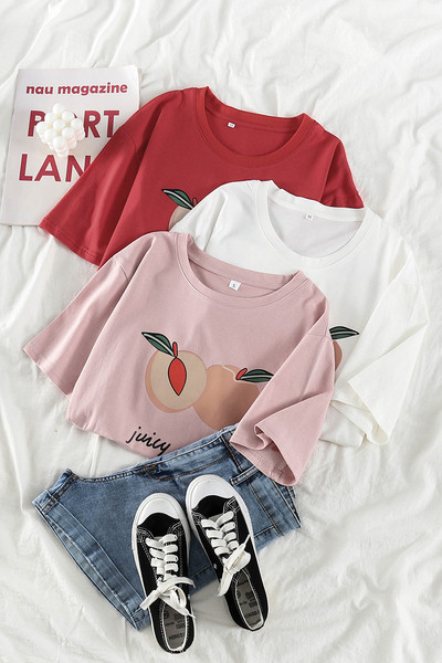 Tavaszi női póló rövid ujjal, ovális nyakkivágással és rátéttel