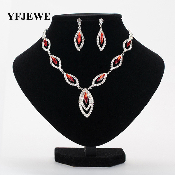 Elegáns női nyaklánc és fülbevaló szett