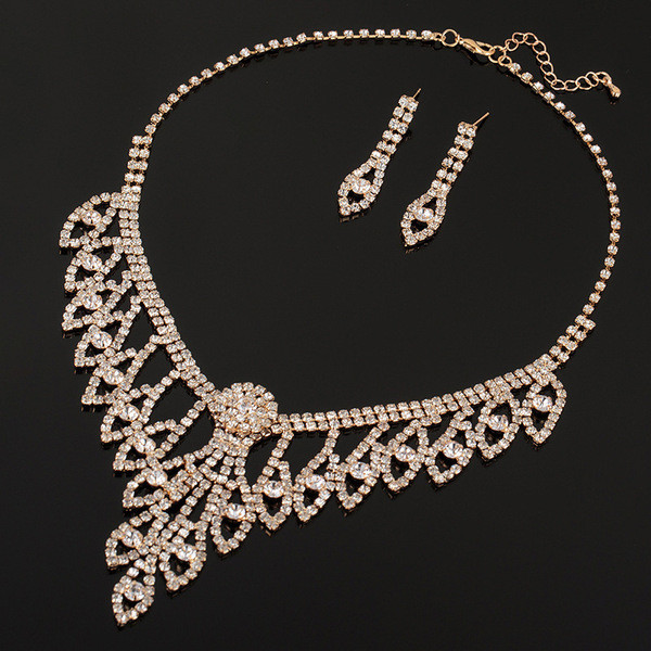 Elegantne naiste kaelakee ja kõrvarõngaste komplekt