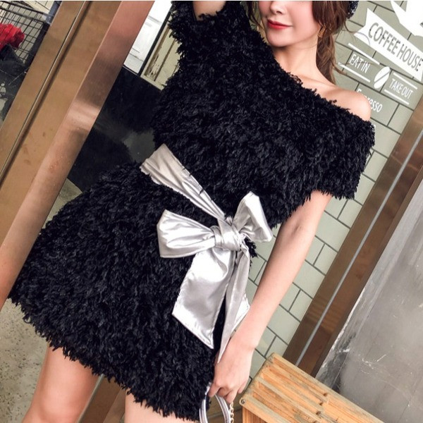 Sieviešu dūnu kleita ar īsām piedurknēm un lenti