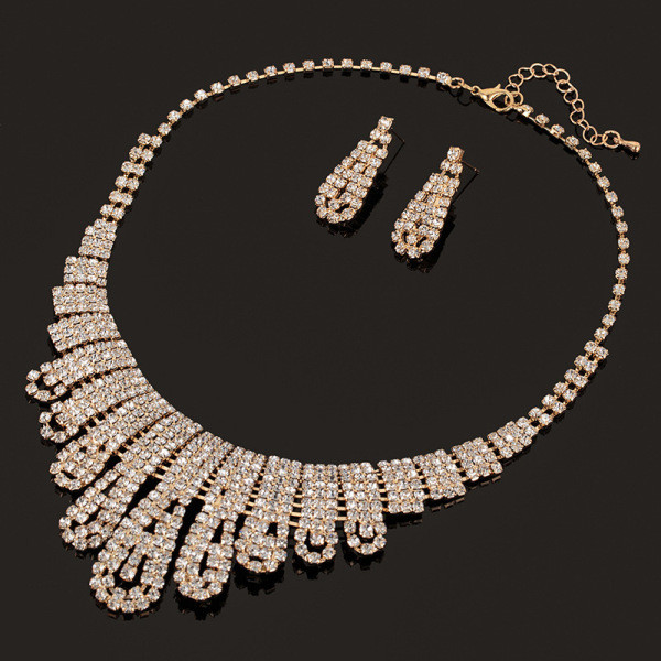 Elegáns női ezüst fülbevaló és nyaklánc szett