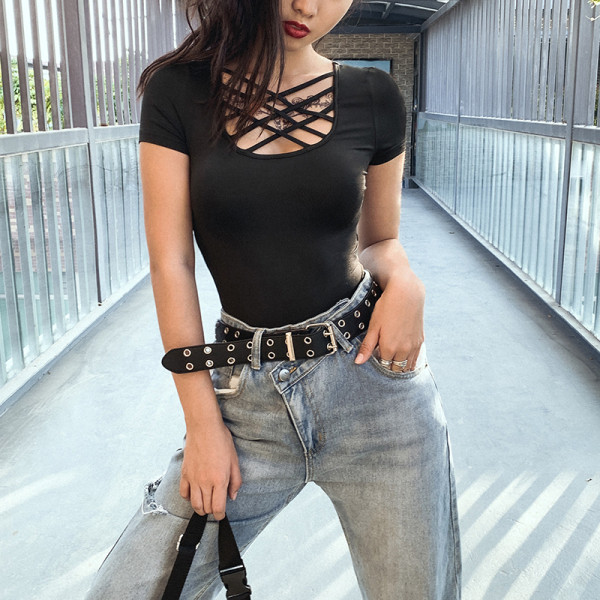 Ikdienas sieviešu bodijs ar īsām piedurknēm un krusteniskām siksnām