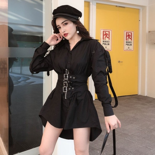 Fekete aszimmetrikus női ruha cipzárral és csatokkal