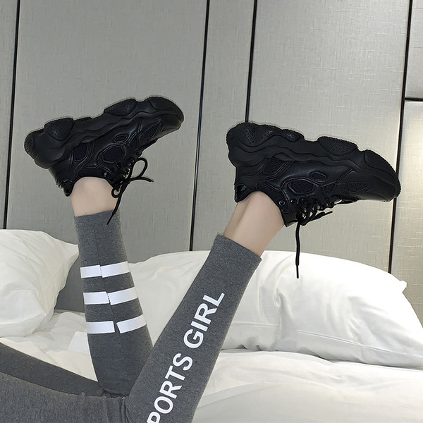 Sieviešu kedas ar raupju zoli - izgatavotas no eko ādas melnā krāsā