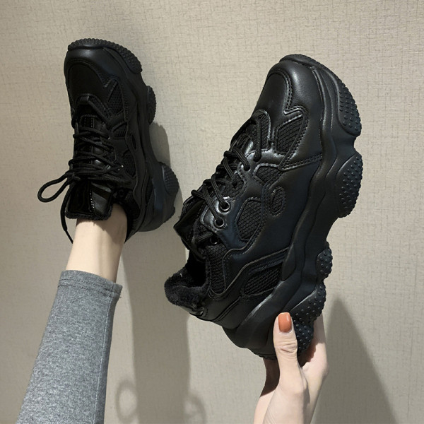 Sieviešu kedas ar raupju zoli - izgatavotas no eko ādas melnā krāsā