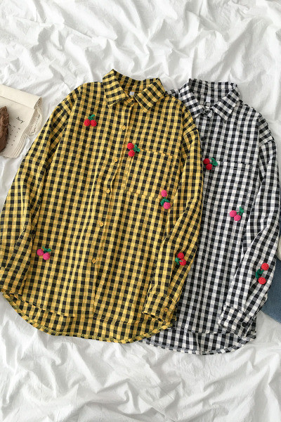 Rūtains sieviešu krekls ar klasisku apkakli un 3D elementiem