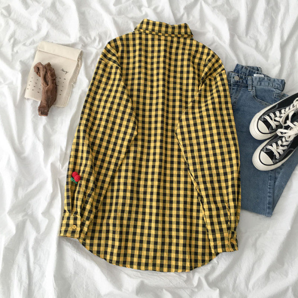 Rūtains sieviešu krekls ar klasisku apkakli un 3D elementiem